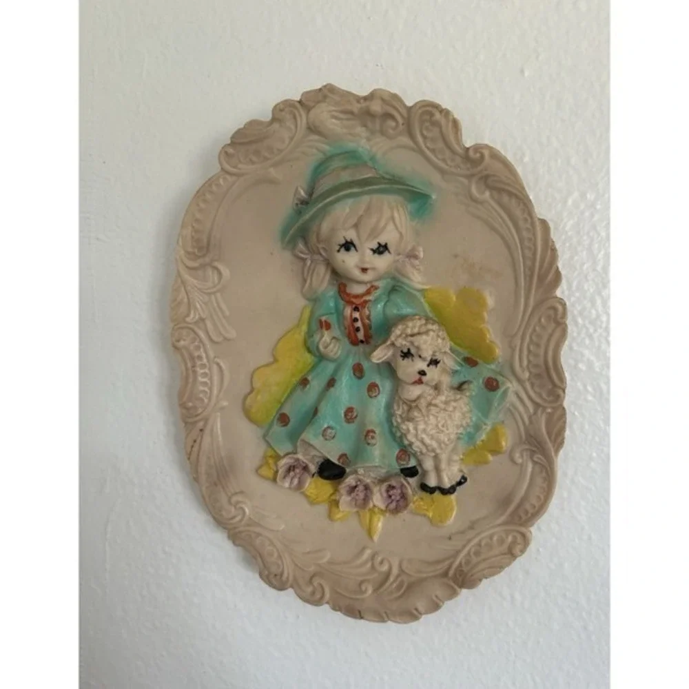 Vintage Oval Molded 3-D Wall Hanging Art Plaque Hand Painted RARE‎ Backside